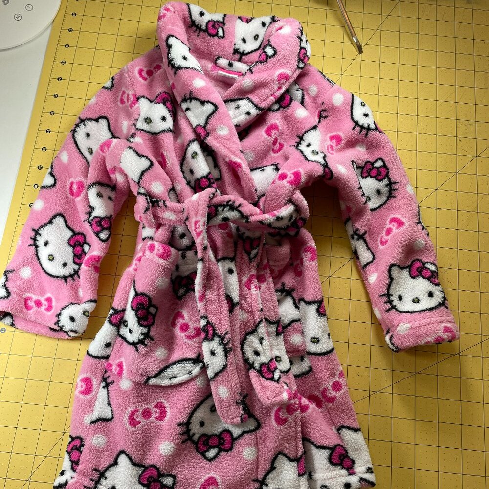 HELLO KITTY Sanrio KID ROBE Girls Size 4 Pink Hello Kitty Robe EUC